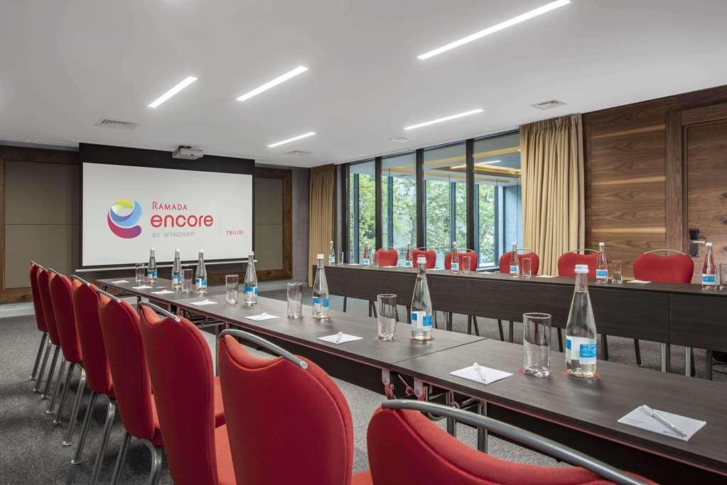 Ramada Encore Тбілісі Зручності фото