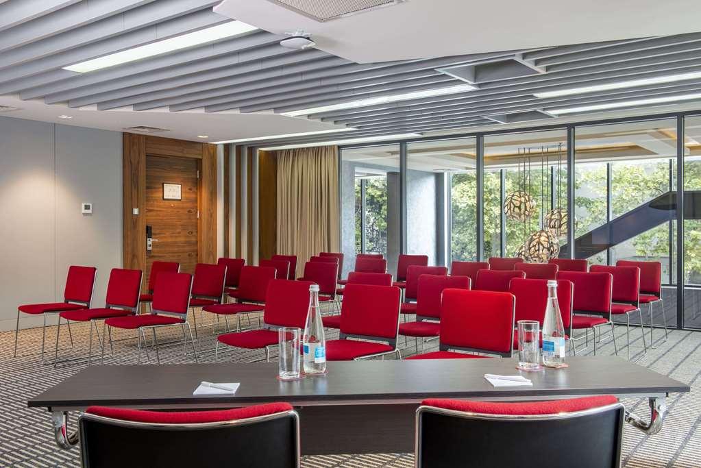 Ramada Encore Тбілісі Зручності фото