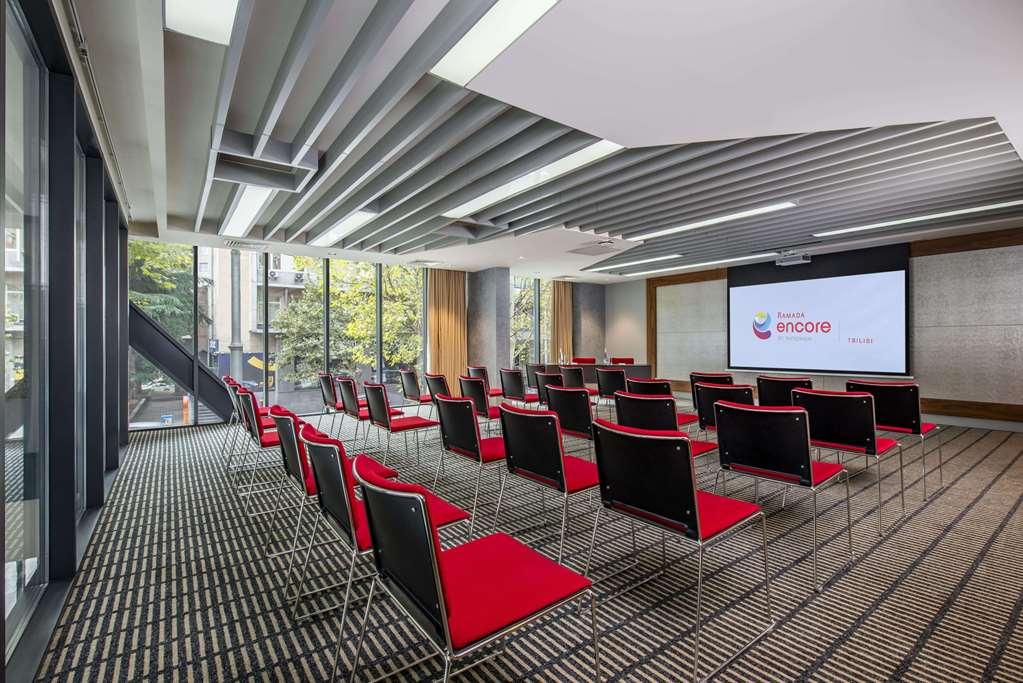 Ramada Encore Тбілісі Зручності фото